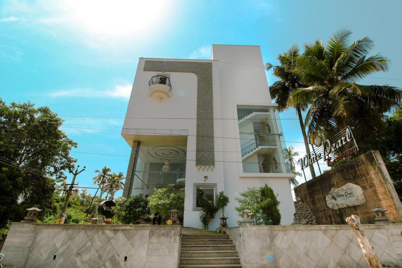 White Pearl Residency Hotel Puducherry Buitenkant foto