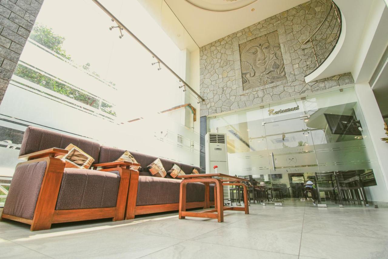 White Pearl Residency Hotel Puducherry Buitenkant foto