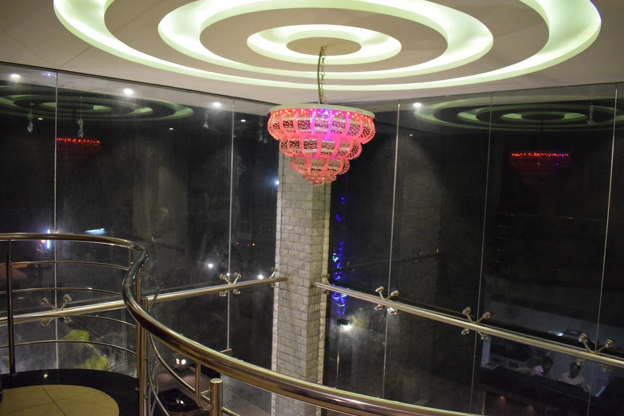 White Pearl Residency Hotel Puducherry Buitenkant foto