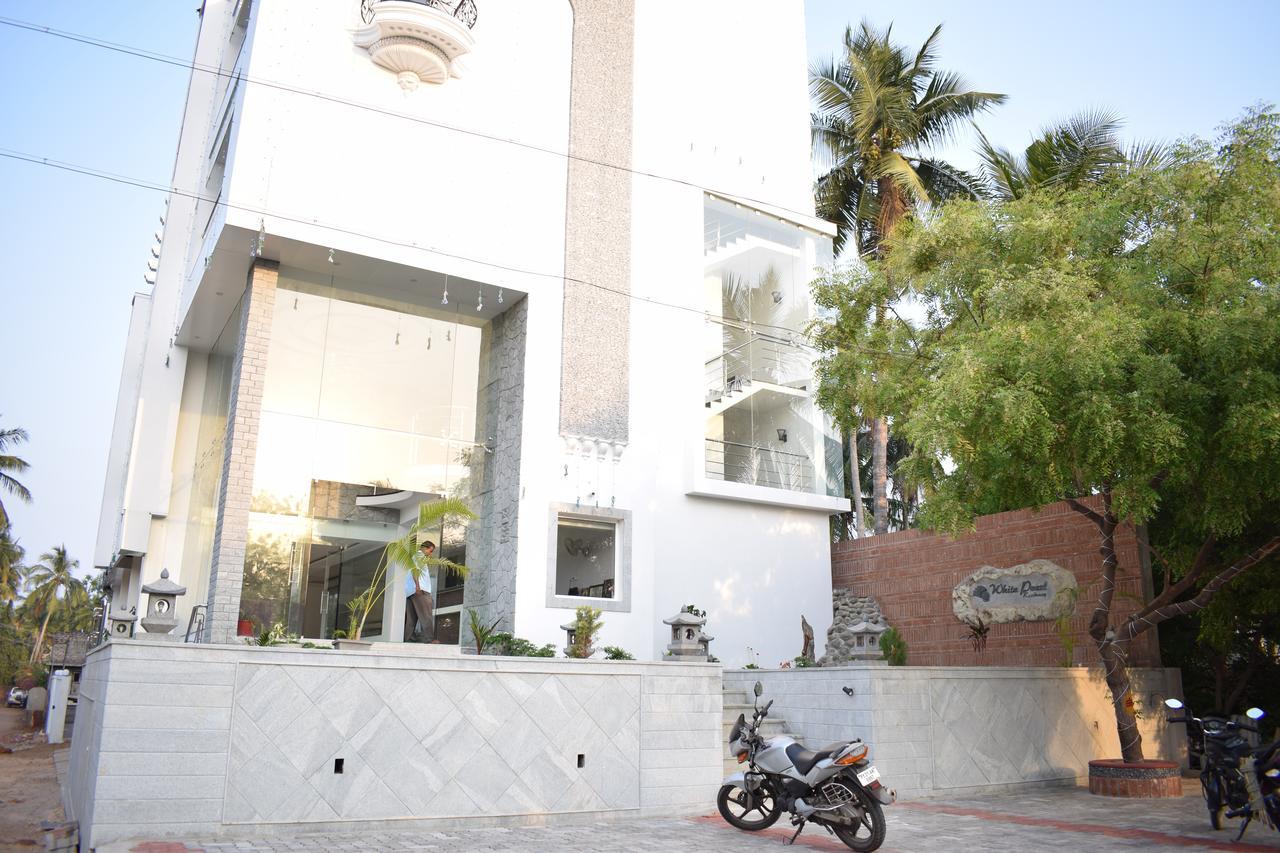 White Pearl Residency Hotel Puducherry Buitenkant foto